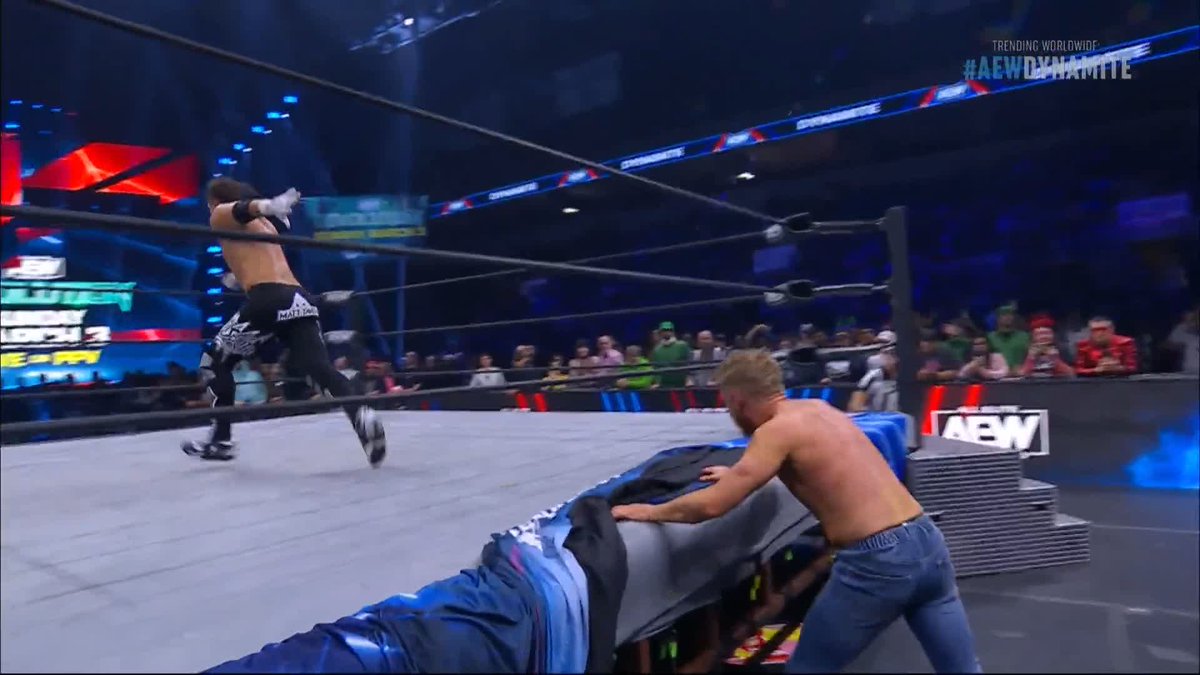Orange Cassidy got out of the way just in time! Watch #AEWDynamite LIVE on TBS! @OrangeCassidy | ᴛʜᴇ ᴛʀᴇɴᴅ MʌTT TʌVEN
