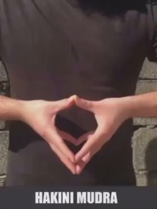 Bu el işareti “Sataniktir” Bu şekilde iletişim kurarlar...