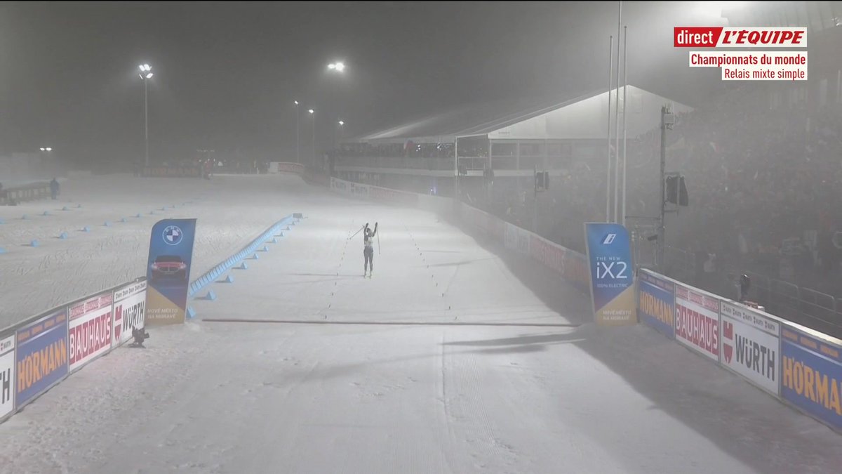 🥇 Lou Jeanmonnot et Quentin Fillon Maillet ramènent la médaille d’or !!!!! La France est championne du relais mixte simple #lequipeBIATHLON