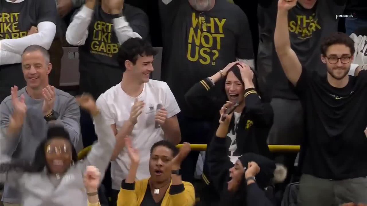THE shot. @caitlinclark22 x #Hawkeyes