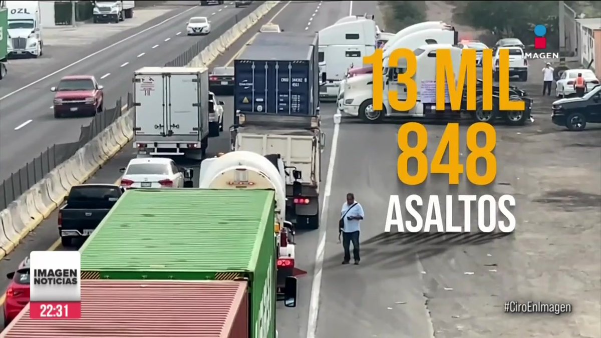 “Invito al señor presidente a que se venga con nosotros y se dé una vuelta por el #ArcoNorte, a ver si sus abrazos van a solucionar los plomazos que nos ponen en la madrugada", transportistas de al menos 9 estados del país bloquearon carreteras para exigir seguridad: