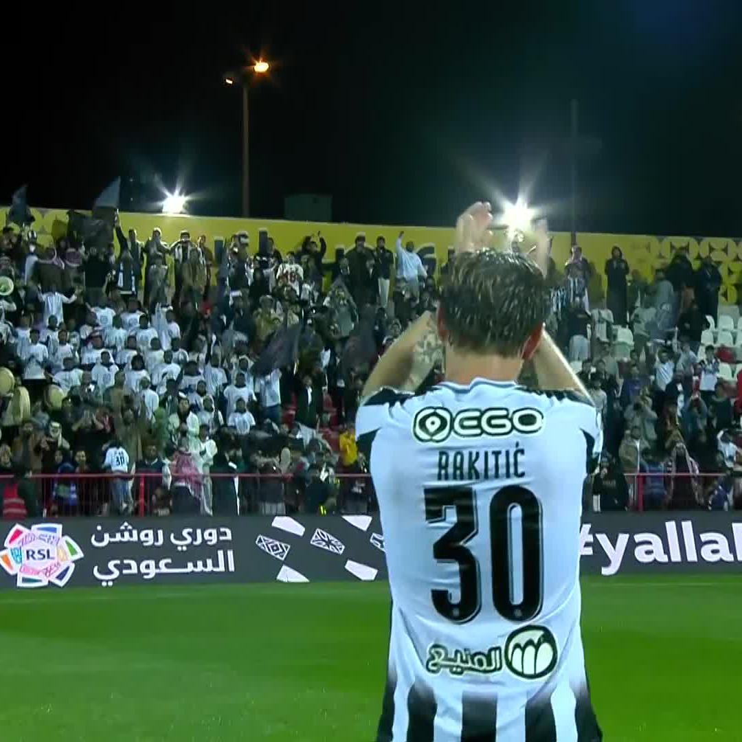 What a debut! 🤩 Ivan Rakitic is soaking up all the support from Al Shabab fans 👏 #yallaRSL