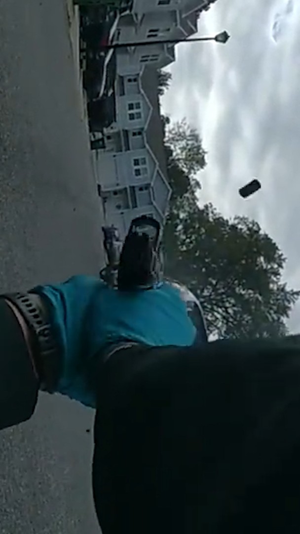 Ce policier américain confond le bruit d’un gland avec des tirs et ouvre le feu sur un homme