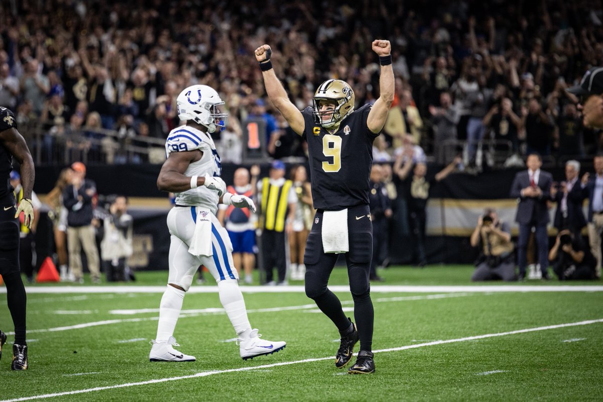 When Drew Brees went 29/30 (96.7%, NFL record for completion percentage in a game) & passed for a then-record 539 career touchdowns... in the same game. 🐐