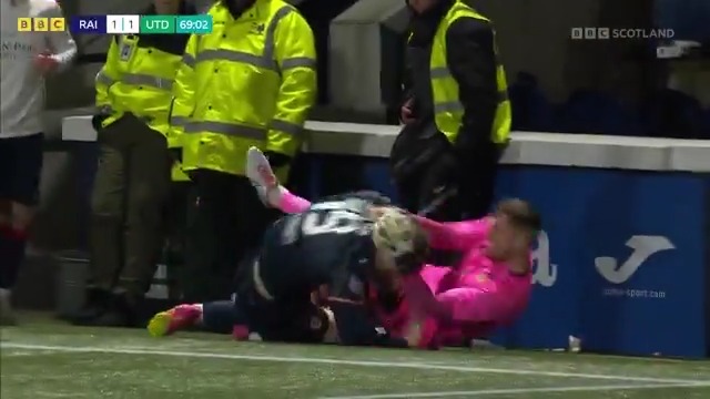 It's getting fiery at Stark's Park 🔥👊 Just over 15 minutes remain with the score still level ⏰ Watch live BBC Scotland 📺 #BBCFootball