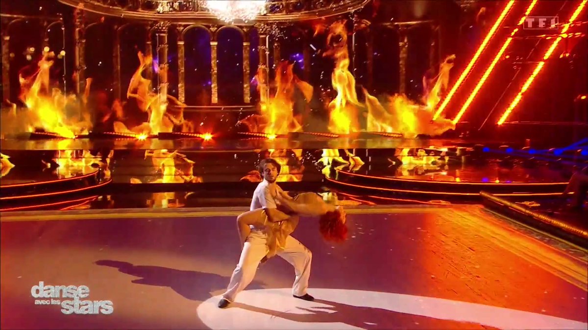 #DALS Une première prestation époustouflante 🔥 Natasha St-Pier et Anthony Colette nous font rêver sur une rumba langoureuse. Pour suivre le Live ▶️