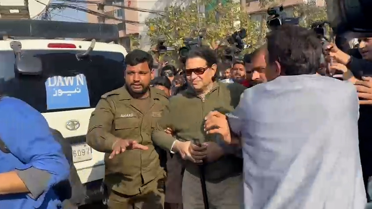 لاہور میں پاکستان تحریک انصاف کے کارکنان کا احتجاج اور سلمان اکرم راجہ کی گرفتاری کے بعد موجودہ صورت حال مزید معلومات: