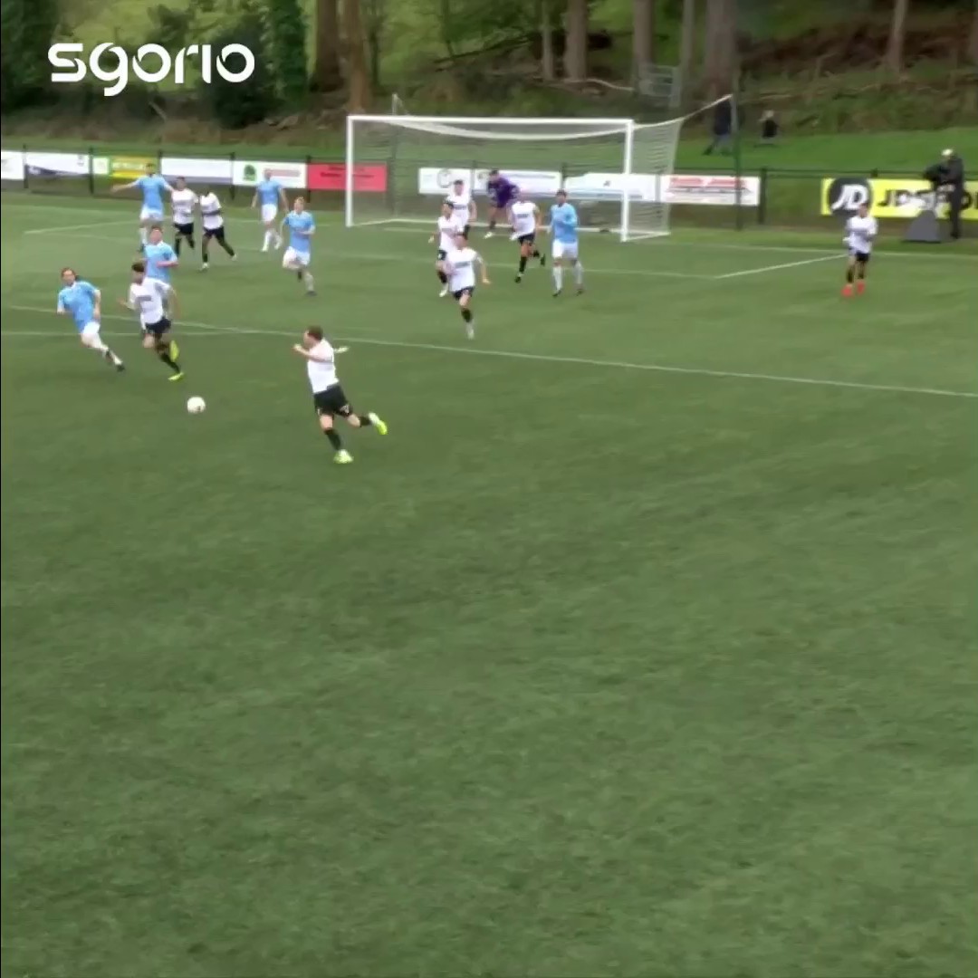 Gwych. The skill from Rob Hughes here 🔥 Flint Mountain Football Club | #CwpanCymruJD