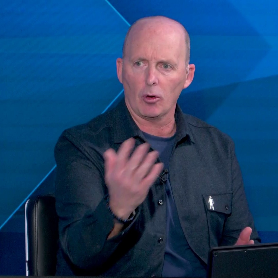 "He's wasting his time playing, he just doesn't even look interested" Mike Dean's thoughts on Kalvin Phillips' red card 😳💭