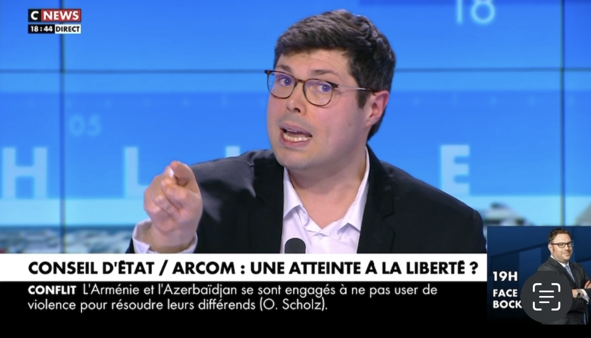 « Plus on tape sur CNEWS, plus ses audiences explosent ! Cette chaîne est devenue incontournable aussi bien dans le PAF que dans la vie quotidienne des Français. S'en prendre à #CNEWS, c'est s'en prendre à la liberté d'expression et à la démocratie !»