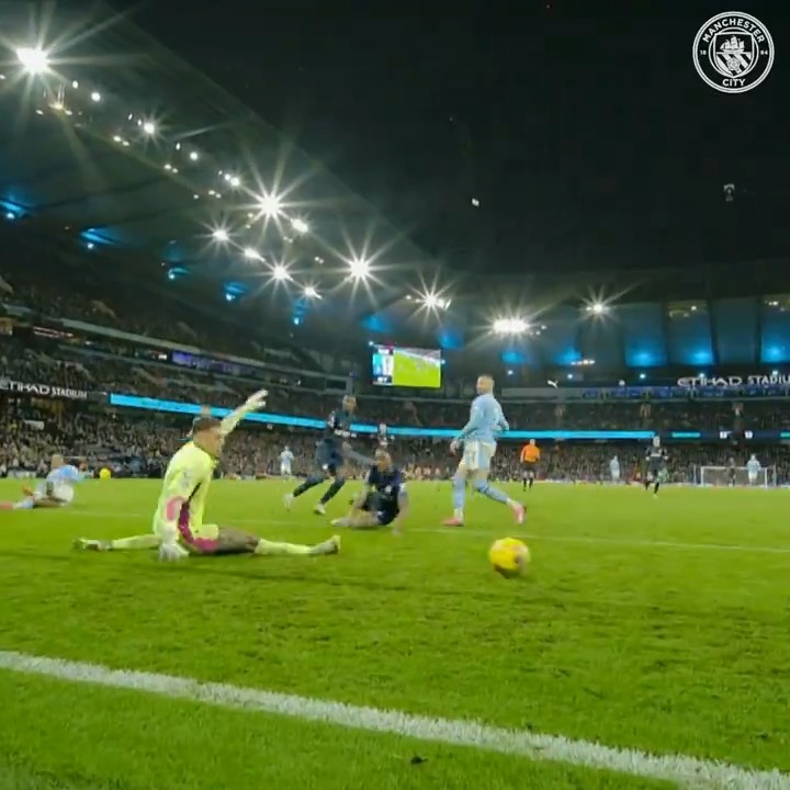 This double save from Ederson! 👏