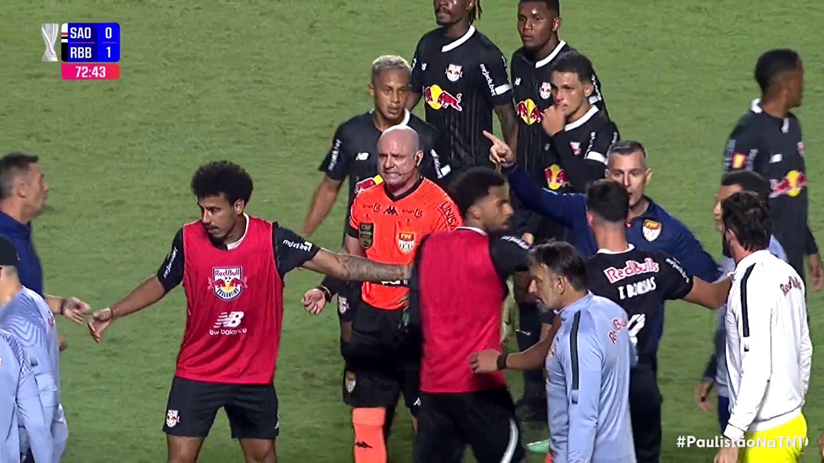 DUAS EXPULSÕES! Helinho e Arboleda levaram o cartão vermelho! 🚨 VEM SENTIR O EFEITO PAULISTÃO! São Paulo x Red Bull Bragantino é AGORA, EXCLUSIVO na TNT™ Brasil e StreamMaxBr. #PaulistãoNaTNT #PaulistãoNaHBOMax