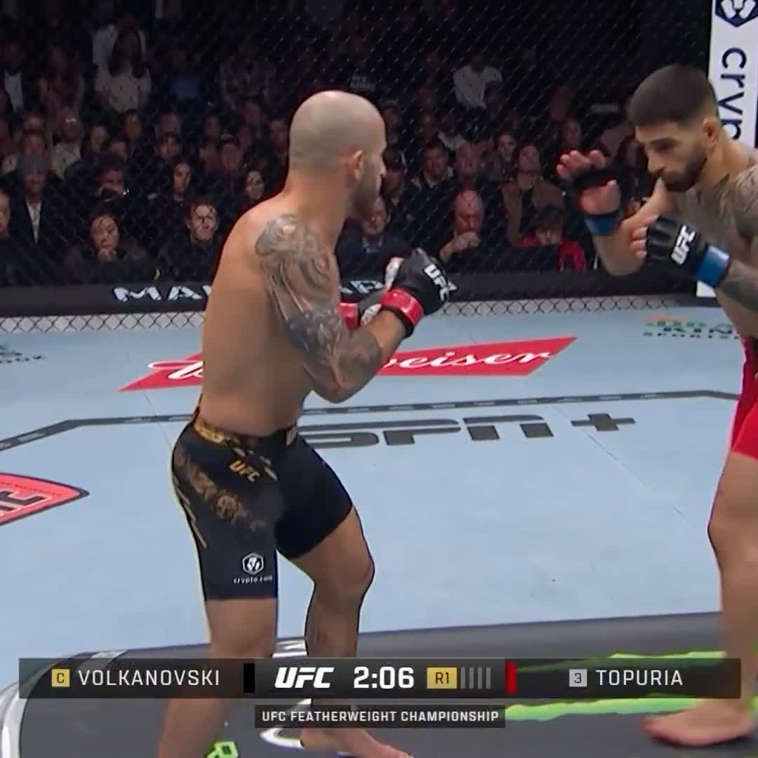 La derecha de El Matador! 😬 #UFC298
