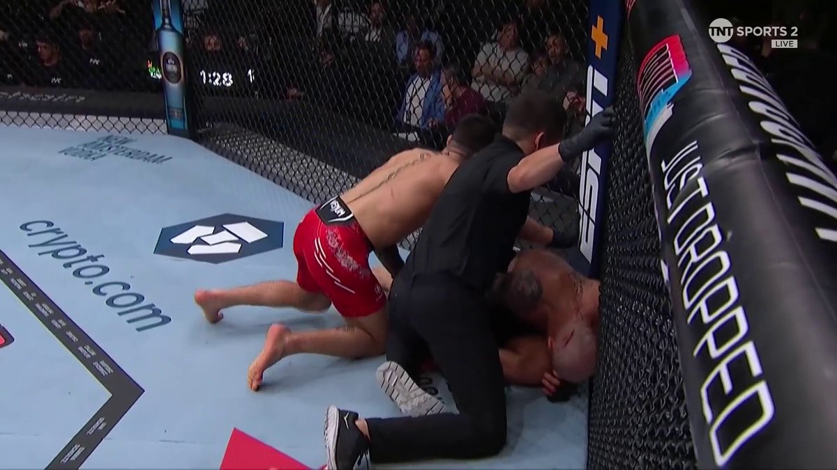 KN😲CKED 😱UT C😵LD! Ilia Topuria JUST SLEPT VOLK! 🤯 #UFC298 | Live on TNT Sports & discovery+