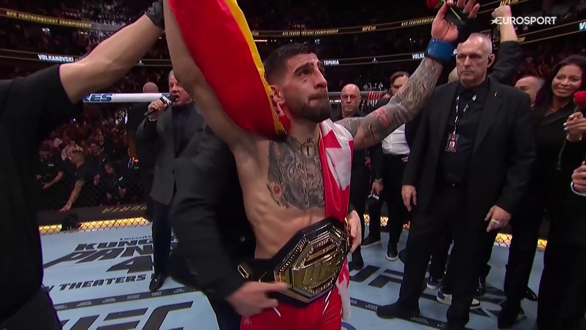 Comienza la 𝑬𝒓𝒂 𝑻𝒐𝒑𝒖𝒓𝒊𝒂 🌹 ✨ Es un momento para recordar toda la vida. Es el primer español de la historia que conquista la UFC. ¡Es @TopuriaIlia con el cinturón de campeón! 📺 Lo viste en la APP de Eurosport.es. #UFC298 | #TopuriaEurosport
