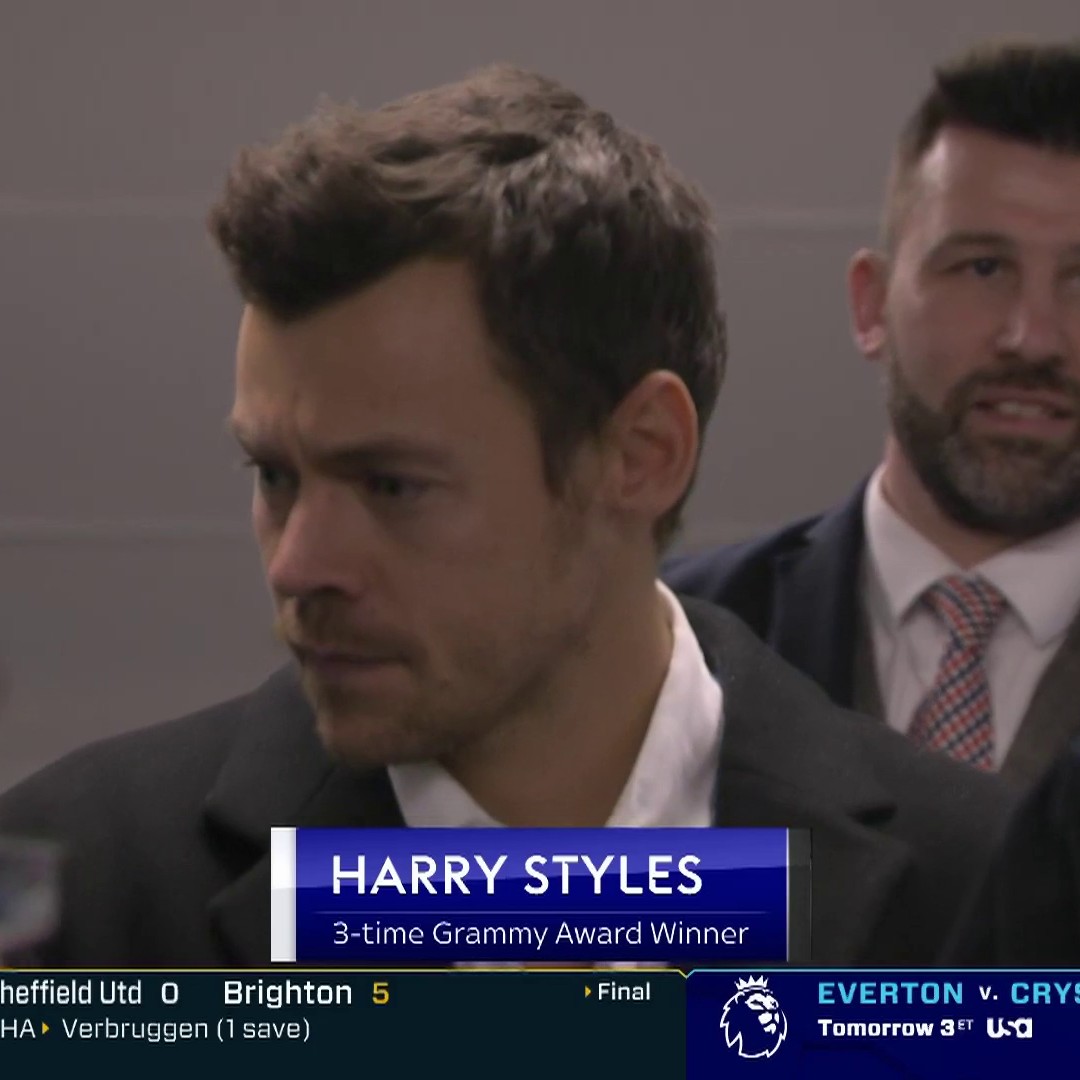 Look who's in the house to watch Luton Town v. Man United! 👋 Harry Styles.