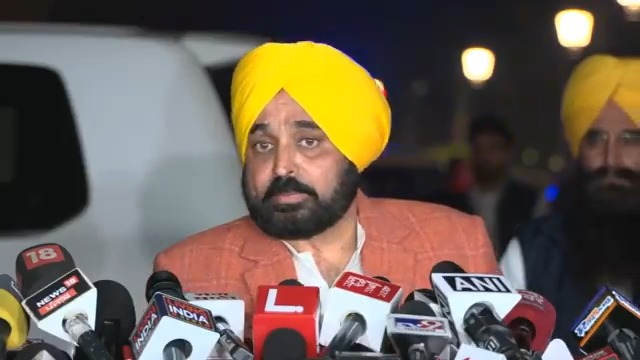 ਮੈਂ ਨਹੀਂ ਚਾਹੁੰਦਾ ਕਿ ਕੋਈ ਜਾਨੀ ਨੁਕਸਾਨ ਹੋਵੇ... ਬੈਠ ਕੇ ਗੱਲਬਾਤ ਨਾਲ ਹੀ ਮਸਲੇ ਦਾ ਹੱਲ ਲੱਭਿਆ ਜਾਣਾ ਚਾਹੀਦਾ ਹੈ...ਮੈਂ ਪੰਜਾਬ ਦੇ ਲੋਕਾਂ ਤੇ ਕਿਸਾਨਾਂ ਨਾਲ ਖੜਾ ਹਾਂ... ਬਤੌਰ ਮੁੱਖ ਮੰਤਰੀ ਪੰਜਾਬ ਦੇ ਲੋਕਾਂ ਦੀ ਜਾਨ, ਮਾਲ ਤੇ ਆਰਥਿਕਤਾ ਦੀ ਰਾਖੀ ਕਰਨਾ ਮੇਰਾ ਫ਼ਰਜ਼ ਹੈ...