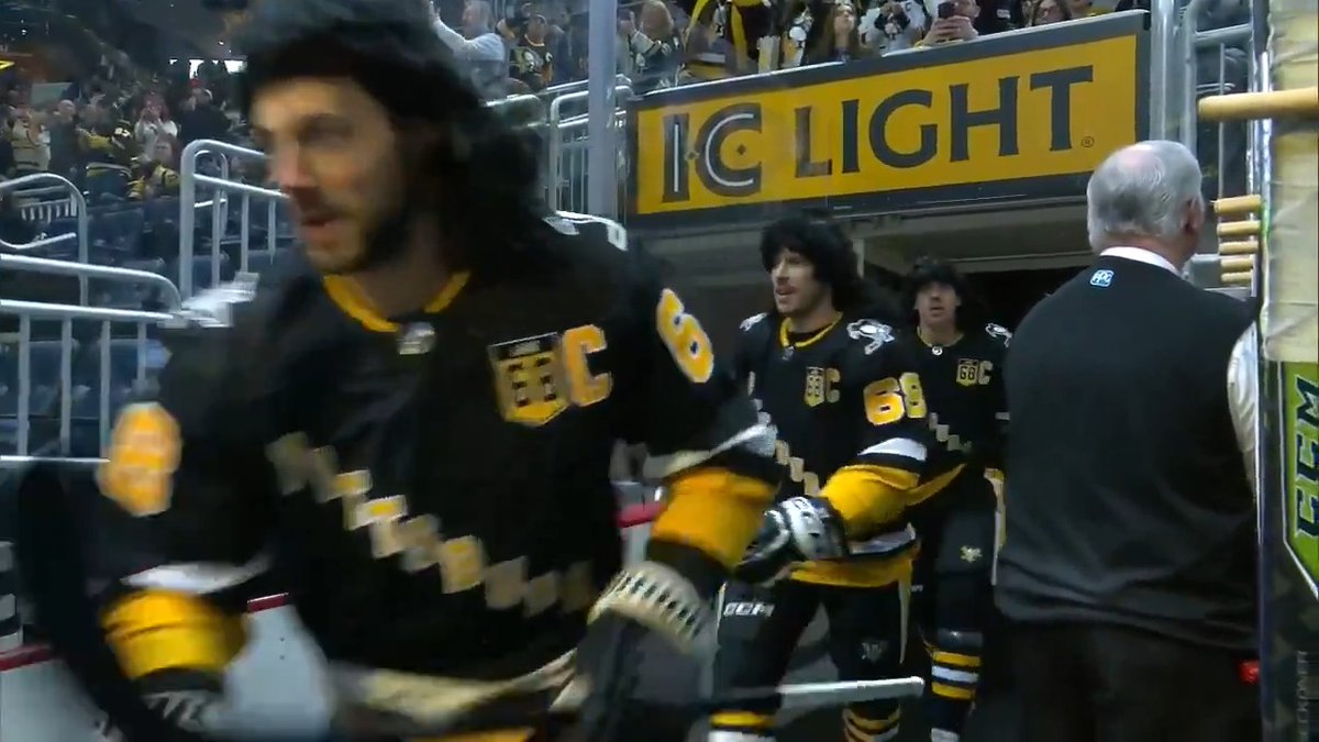 Thanks for joining us for warmups, Jaromir Jagr 🫡