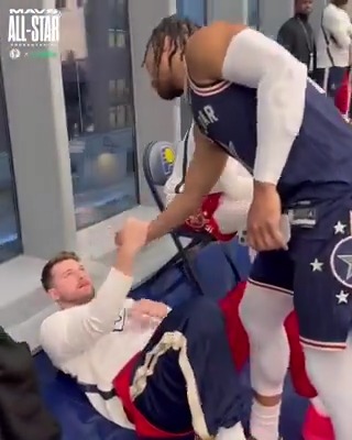 Jokic face when Brunson approached his BFF Luka 😭