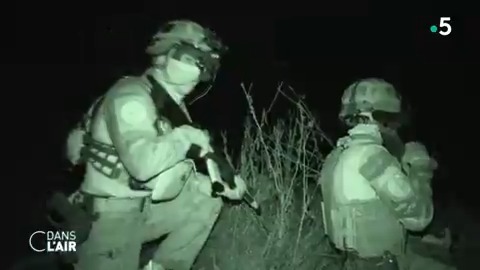 L’#Europe se prépare à toutes les éventualités. La France notamment conduit depuis quelques semaines des exercices militaires avec des partenaires de l’#Otan. Reportage en #Roumanie de Mathieu Ligneau et Marion Devauchelle pour #cdanslair