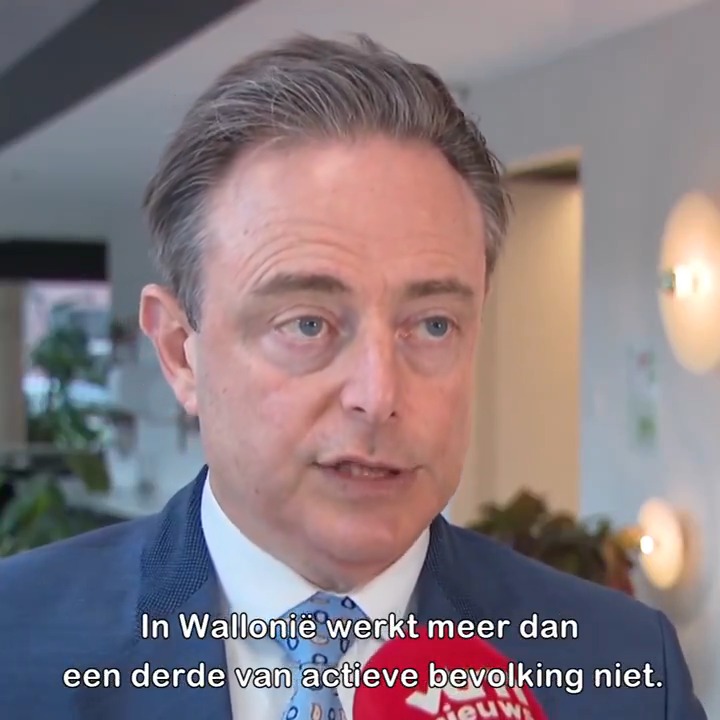 'De voorstellen van Magnette om minder te werken zijn pure fantasie. Hij zou beter focussen op de vele Waalse werklozen. Als de PS dit écht wil, moet men het ook maar zelf betalen via confederalisme. Dan zal het snel gedaan zijn met die krankzinnigheid.' Bart De Wever #vtmnieuws