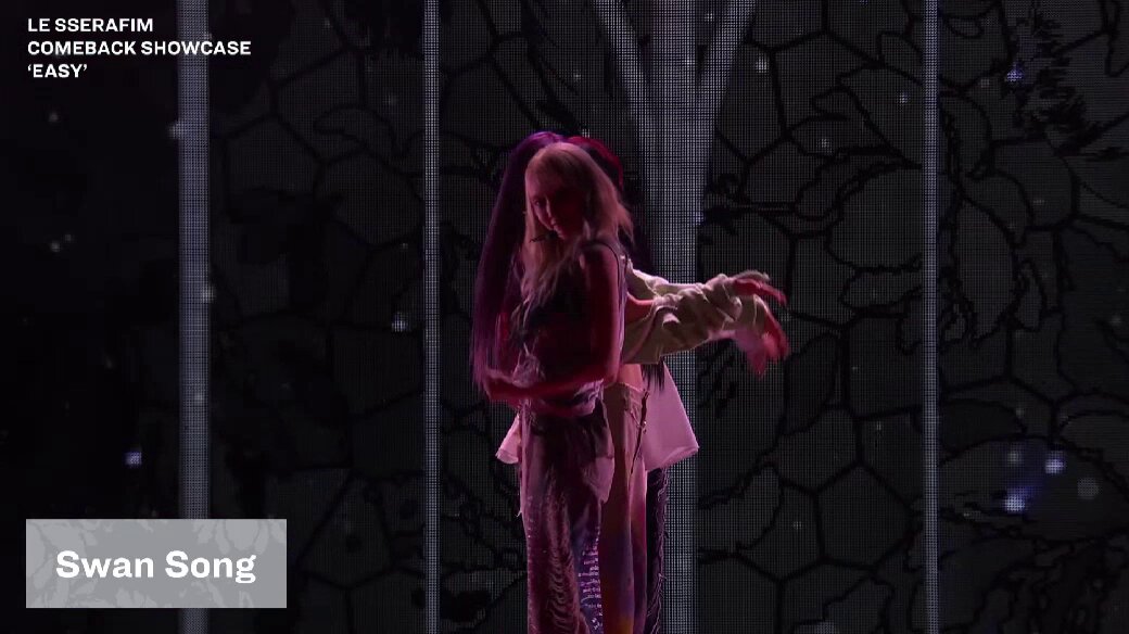 LE SSERAFIM performing <Swan Song> at the Comeback Showcase #LE_SSERAFIM #르세라핌 #LE_SSERAFIM_EASY