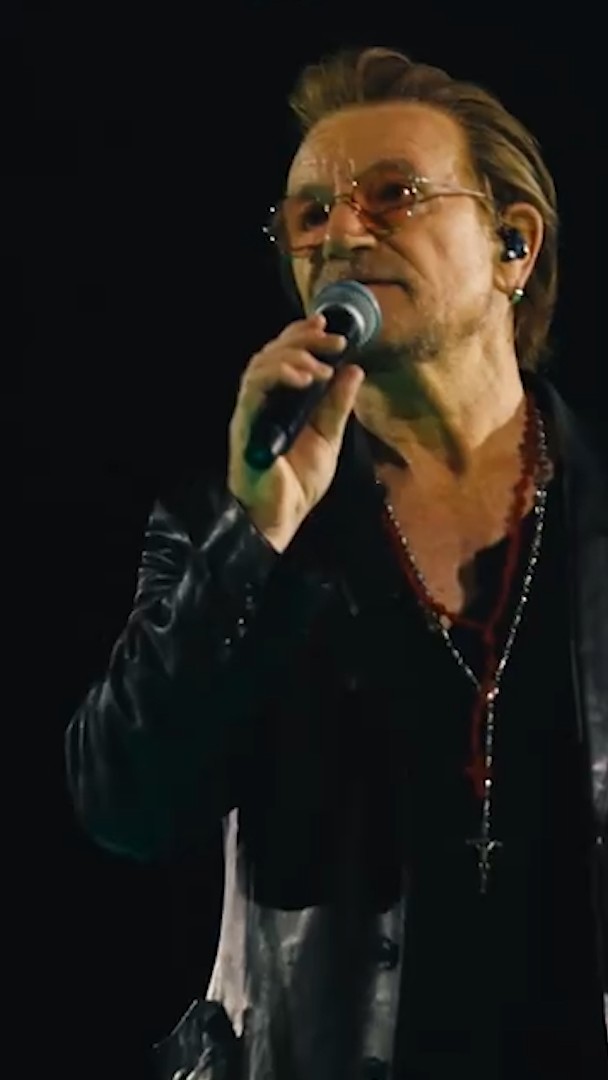 💬 "Nous devons prononcer son nom" U2 rend hommage à Alexeï Navalny en plein concert