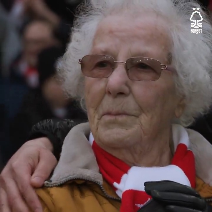 Just look at what it means 🥹 Lifelong fan Vera Hill, 92, gave up her season ticket when she started to lose her eyesight 15 years ago. We invited Vera pitchside to fulfil her greatest wish of hearing Mull of Kintyre one more time ❤️