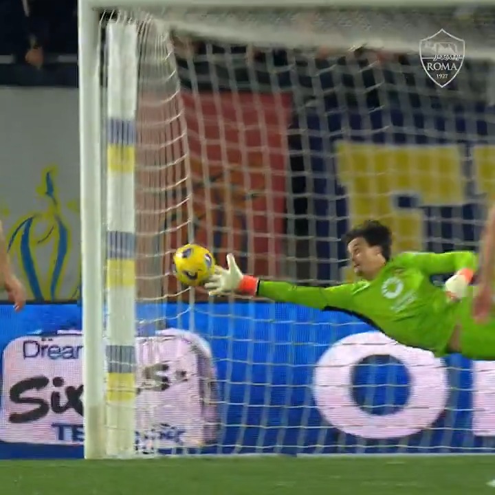 🛫 L'ultimo replay della parata di Svilar... 😱 #ASRoma