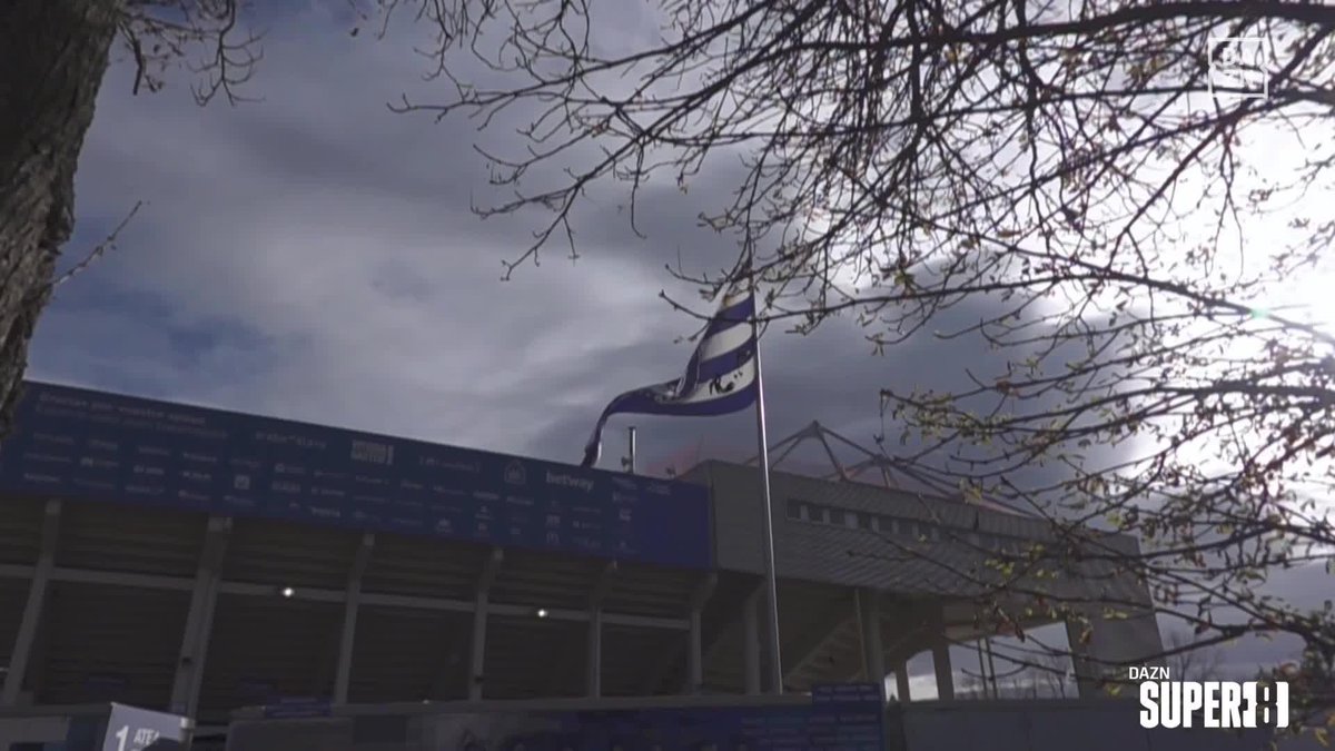 21 años siguiendo al Deportivo Alavés. 21 años de amor a unos colores, a un escudo y a un equipo 💙🤍 Esta es la historia de José Manuel Salán. La historia de un hombre que acompaña al Glorioso siempre #Super8