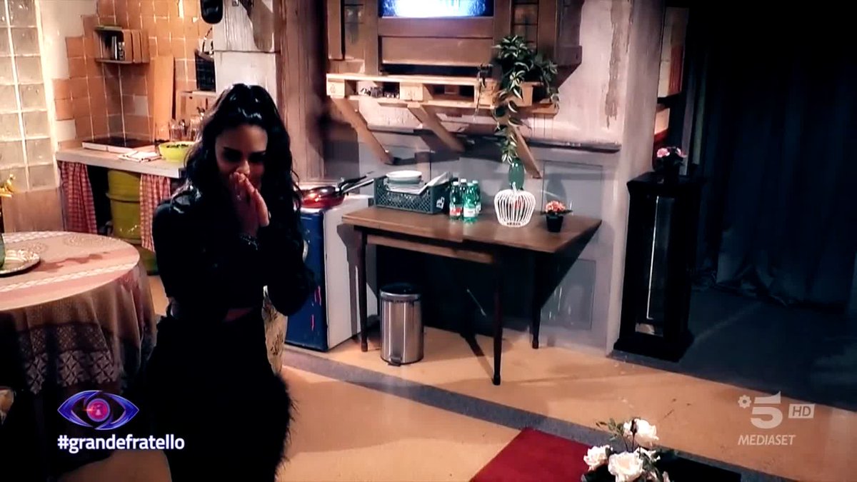Sono stati giorni intensi per Mirko e Perla... la convivenza nella Casa ha risvegliato sensazioni, desideri, ricordi e nuove consapevolezze. Ma cosa succederà ora? #GrandeFratello