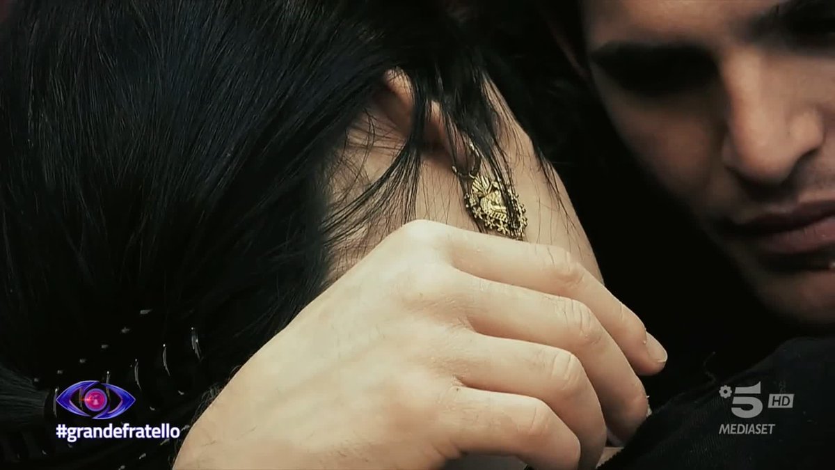 Tutte le sensazioni di un amore che abbiamo visto nascere e crescere: questi sono Paolo e Letizia. ❤️ #GrandeFratello