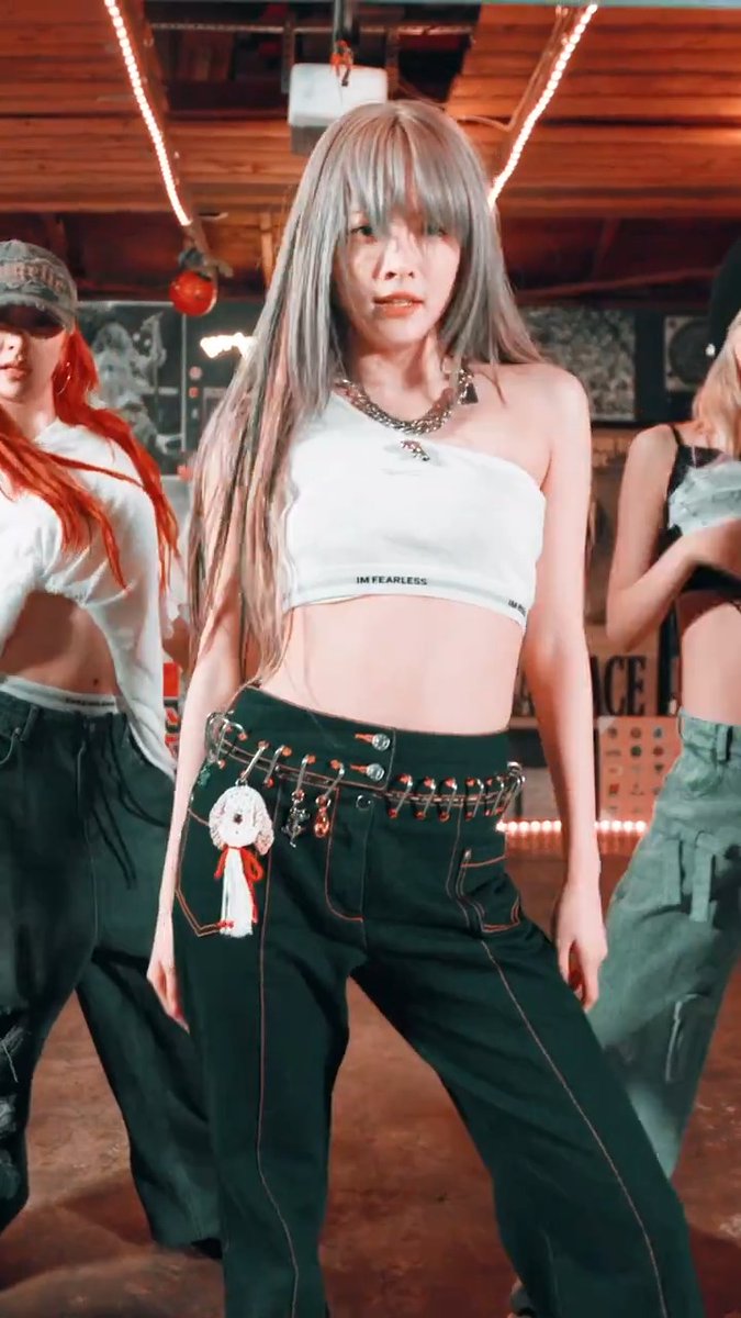 🕺 @ THE GARAGE ▪️ ▪️ ▪️ #LE_SSERAFIM #르세라핌 #LE_SSERAFIM_EASY #MakeItLookEasy