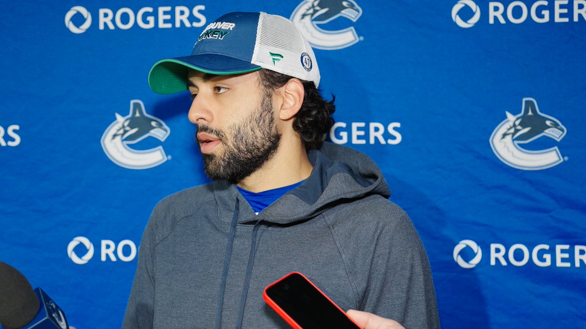"If I get the opportunity, just go out there and play my game and try to help the team win." 🗣 Arshdeep Bains speaks on getting called up for this road trip, and highlights the similar structure between Abbotsford and Vancouver. The Province | #Canucks