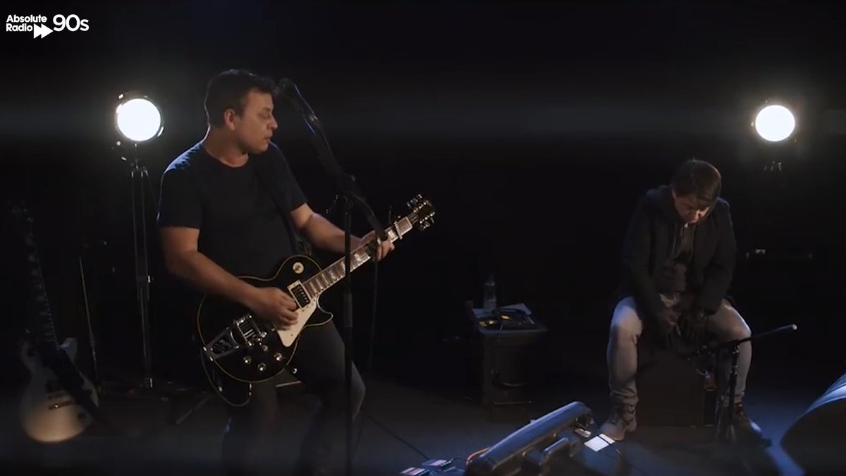 🎬 Manic Street Preachers cover "Garageland" by The Clash! Happy 55th birthday to lead singer James Dean Bradfield! 💜