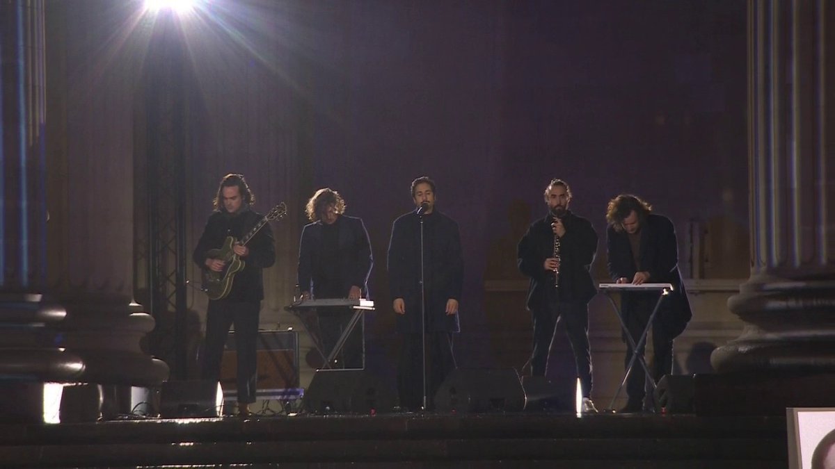 Panthéonisation de Missak Manouchian: Feu! Chatterton interprète "L'Affiche rouge" de Léo Ferré et Louis Aragon