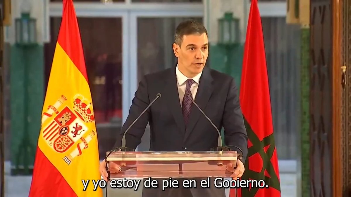 Hoy he escuchado al Sr. Feijóo decir que está en pie. Bien, él está en pie en la oposición y yo estoy en pie en el Gobierno. Y así seguiremos otros cuatro años más.