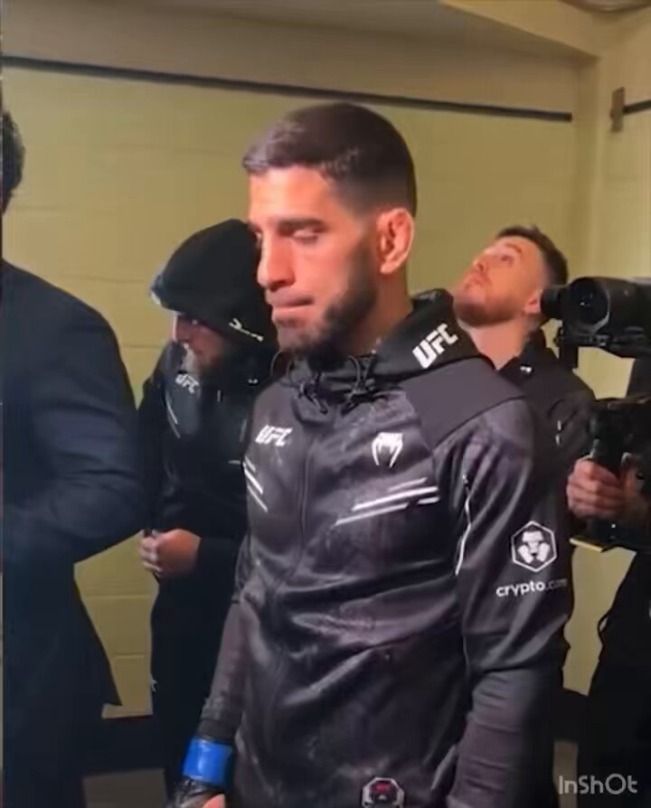 Aún sigo excitado con lo épico que fue el walkout, pero es que estos minutos previos son jodidamente emocionantes 🙏🏼 Disfruten #AndNew 🌹 Ilia Topuria