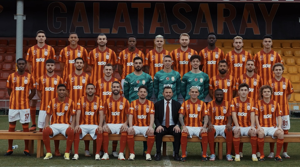 Güneş ufuktan şimdi doğar… #KenetlenBaşkaGalatasarayYok! 💪🦁 Cumhuriyetin 100. yılına özel formamız yeniden taraftarlarımızla buluşuyor! 💛❤️ Satın almak için 👉 #GösterSevdanı #YürüyelimArkadaşlar
