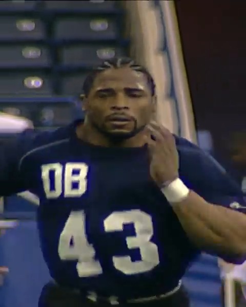 ☑️ 4.40 40-yard dash ☑️ 41.5'' vertical ☑️ 204 pounds Bob Sanders was dropping jaws in 2004.