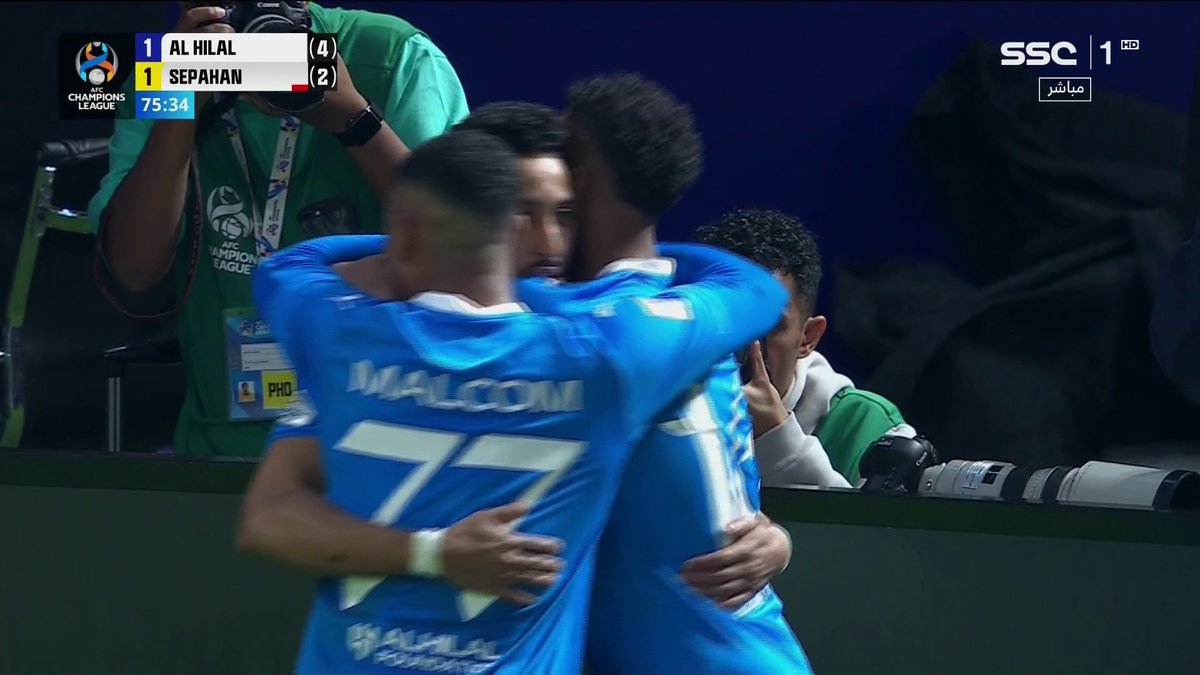 اسطورة يا سالم 💙💙💙 الاستلام و الدوران و المراوغه ثم الإنهاء الأفضل في آسيا يسجل هدف العادة في الإقصائيات الآسيوية 👏💙