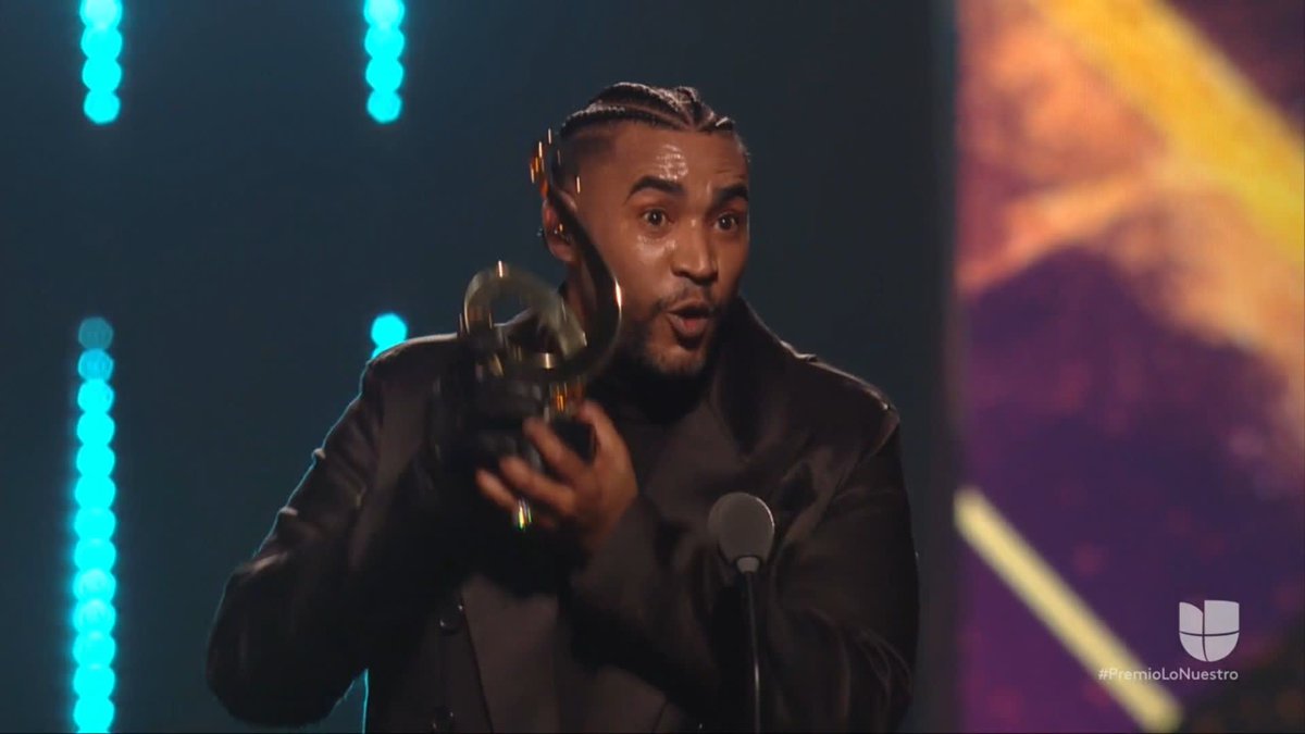 Merecido se lo tiene DON OMAR aka KONG, un icono global de la música urbana, felicidades Rey de Reyes. 🎉👏 #PremioLoNuestro