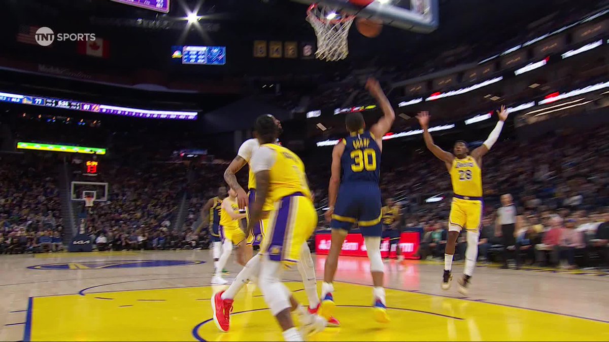 Steph drives in for the tough two 🔥