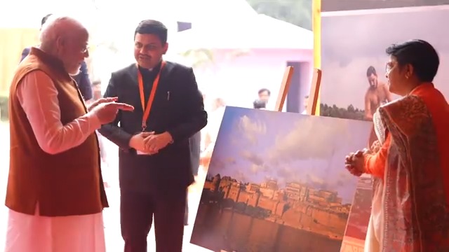 काशी सांसद फोटोग्राफी प्रतियोगिता से जुड़ी एक Exhibition में गया, जहां तस्वीरों को देखकर बहुत अच्छा लगा।