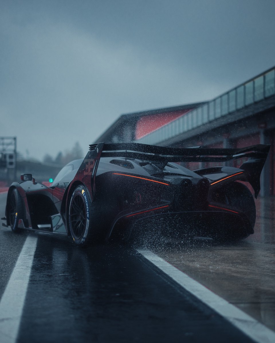 The BOLIDE meets rain-soaked Imola equipped with Michelin rain tires. The track-only hyper car’s wet weather setup makes fine adjustments to the control system and activates a dynamic rain light. #BUGATTI #BOLIDE – WLTP: