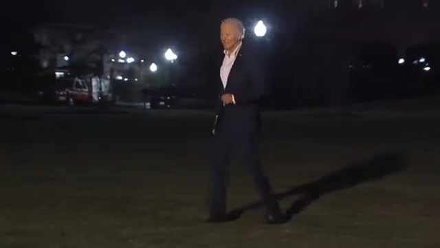 SEE IT: An exhausted President Biden arriving at the White House last night shows reporters he can still jog after a LONG day of work and flight. WATCH