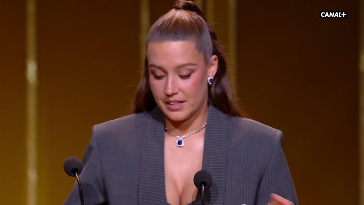 "Ça me fait trop plaisir" Adèle Exarchopoulos émue aux larmes au moment de recevoir le César de la Meilleure actrice dans un Second Rôle. #César2024