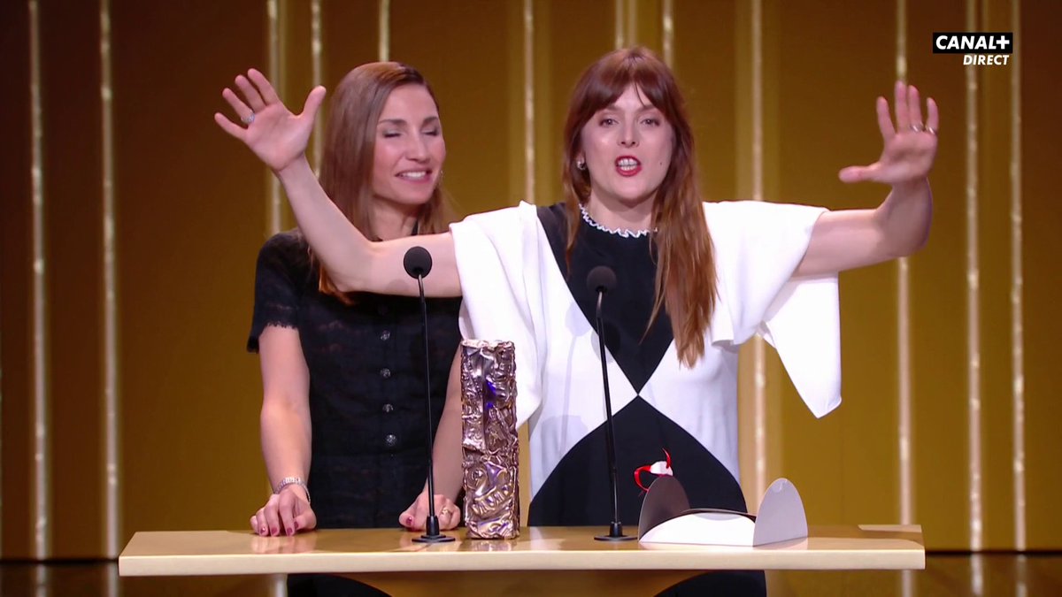 "Je vous aime et j'espère que vous allez gagner, voilà !" Valérie Donzelli et Audrey Diwan remportent le César de la Meilleure Adaptation pour L'Amour et Les Forêts. #César2024