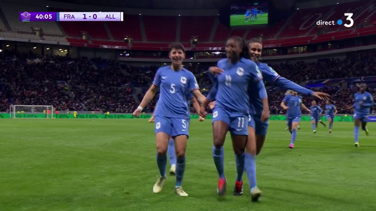 Quelle demi-volรฉe de Kadidiatou Diani pour les Bleues ! ๐๐ฅ๐ซ๐ท La France ouvre le score face ร lโAllemagne. ๐คฉ ๐ฅ francetvsport
