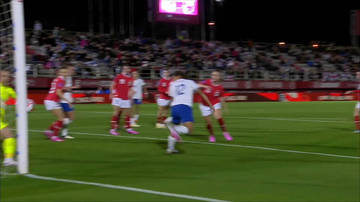 A beautifully improvised finish ⚽️ Jess Carter 🅰️ Lotte Wubben-Moy #ITVFootball | #Lionesses